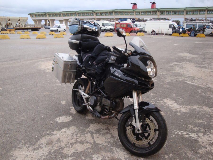 dogana Nador in moto